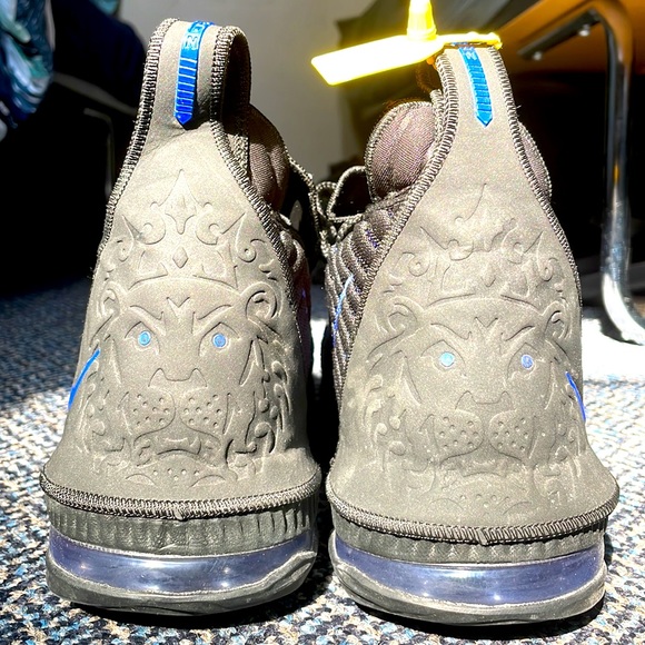 Hey, I’m selling a pair of black and blue, Nike LeBron 16’s. It is a size 12 US. - Picture 8 of 8